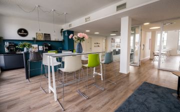 Lounge- und Küchenbereich - Bild 8